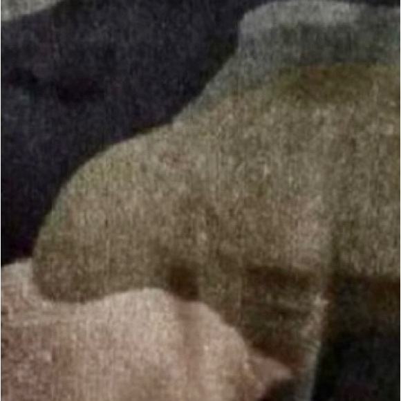 NWT PINK VICTORIA’S SECRET CAMOUFLAGE SHERPA BLANKET - Picture 2 of 3